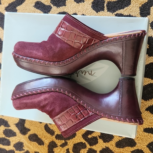 Nuture Leather Suede Clogs - Picture 3 of 14
